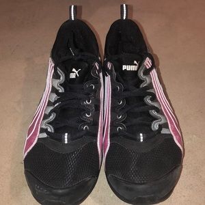 Women’s puma gym shoes.